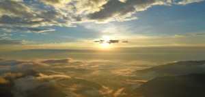 ecuador zapad slnka na vrchu Puñay